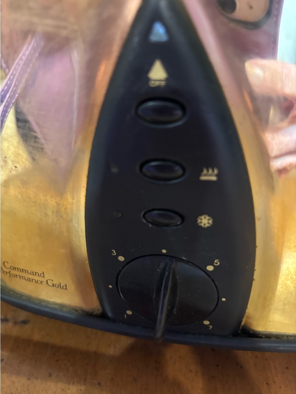 Vintage Command Performance Gold toaster - Picture 5 of 5